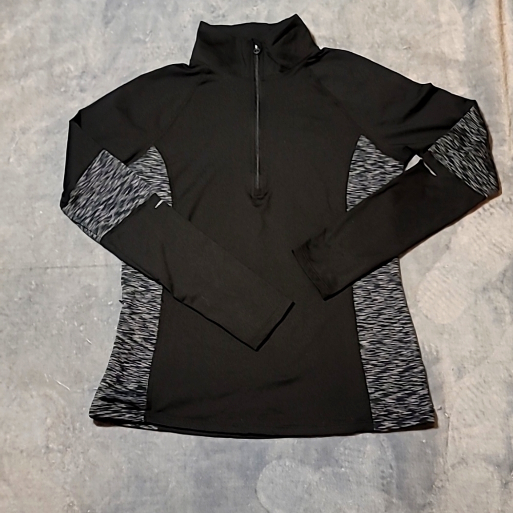 0157. Layers ~ Quick Dry Pullover w/ Zip Neck and Thumb Holes ~ Large